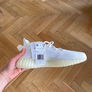 adidas Yeezy Boost 350 V2  - Triple White - Size 8